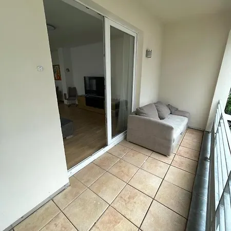 Zentrale Mit Balkon Innenstadt